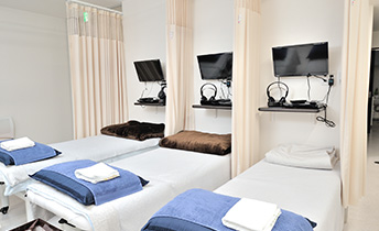 ワイヤレスヘッドホン TV付き点滴室